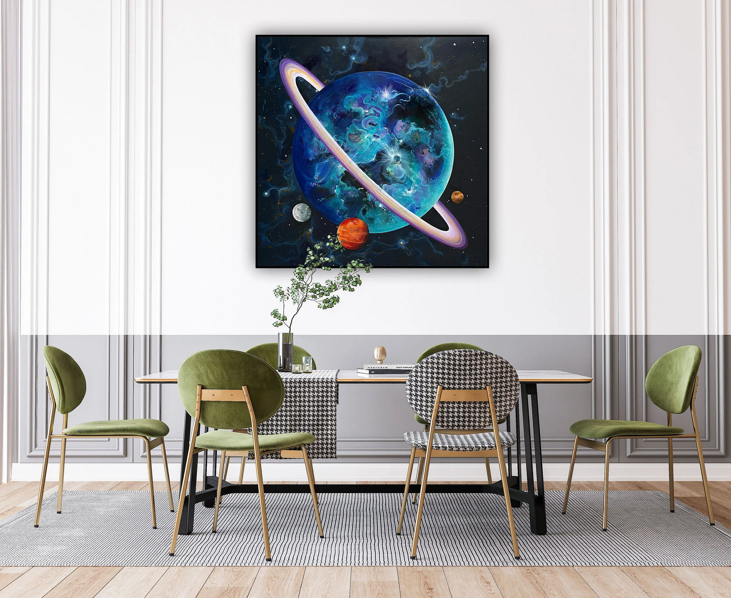 Inspirat dintr-un tablou original pe pânză, În spațiu este un print artistic de calitate premium. Scenele cosmice și planetele pline de detaliu dau un efect vizual spectaculos. Ideal pentru decor modern și creativ, în living, birou sau spații de meditație.