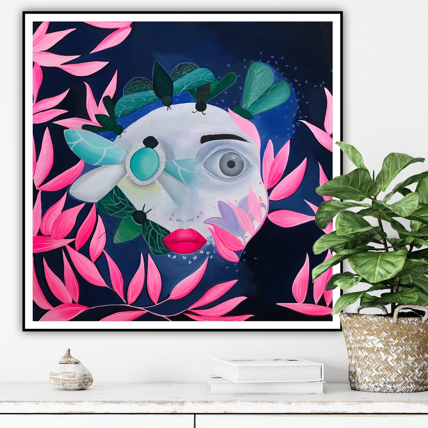 Arta abstracta Fata cu insecte – print premium inspirat din natura si estetica contemporana.