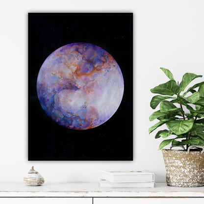 Imagine premium a unei planete mistice, printată pe hârtie de calitate.