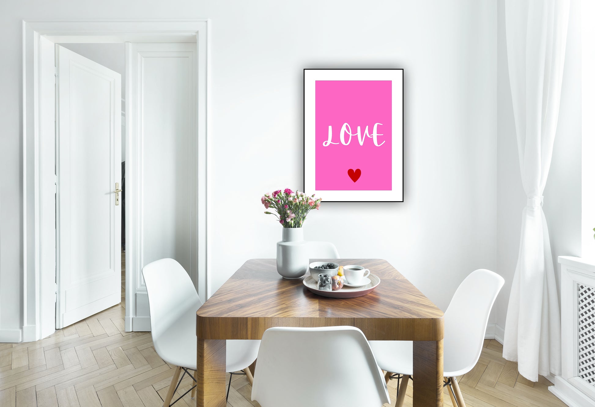 Love – print pe hartie premium, design minimalist cu inima rosie si mesaj universal.
