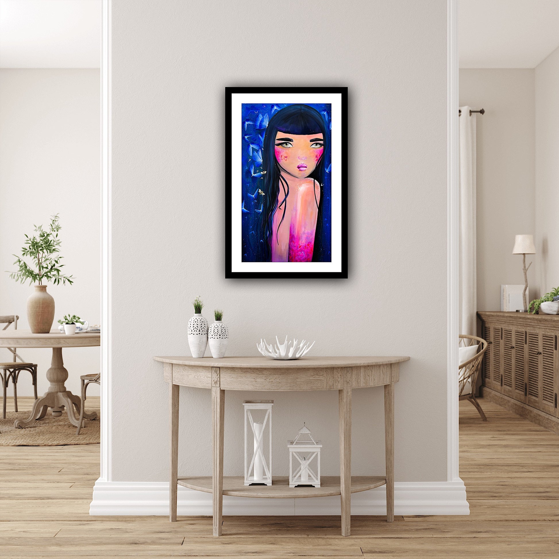 Print premium Aija printre fluturi, arta contemporana cu fluturi, ideal pentru decor interior modern.