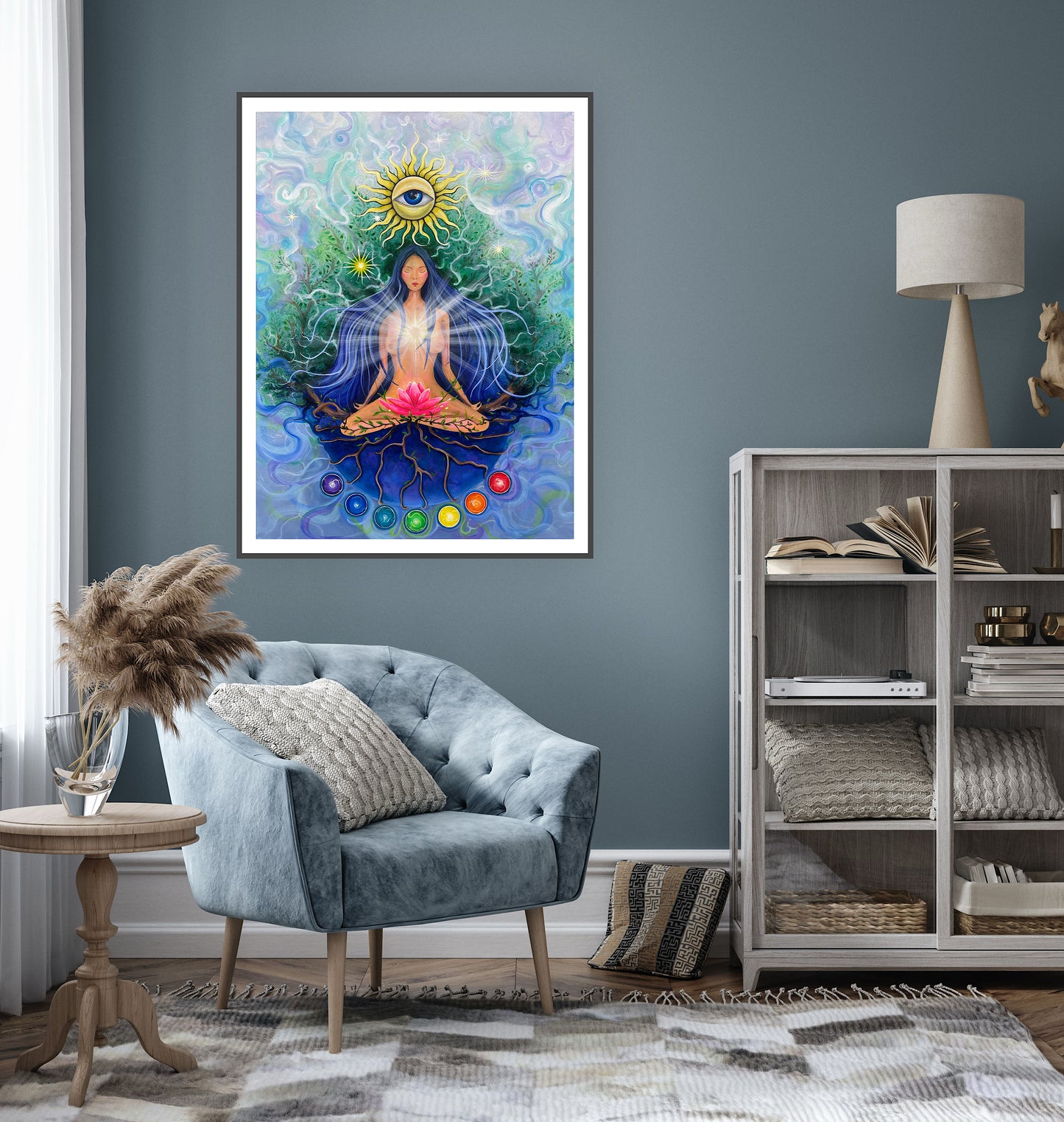 femeie în meditație, lotus roz și soare cu ochiul interior