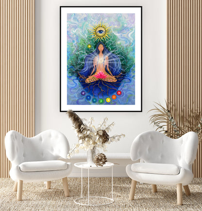 pictură cu femeie meditând, lotus roz și cercuri colorate chakre